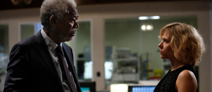 Lucy - Scarlett Johansson e Morgan Freeman