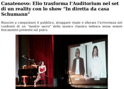 Casatenovo: Elio trasforma l’Auditorium nel set di un reality con lo show “In diretta da casa Schuman